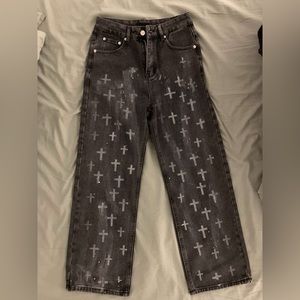 Jeans avec dessin de croix